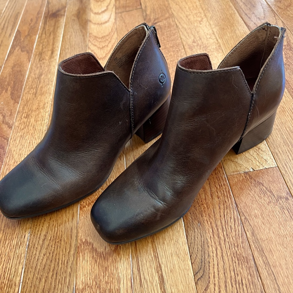 Brown Born ankle boots size 8